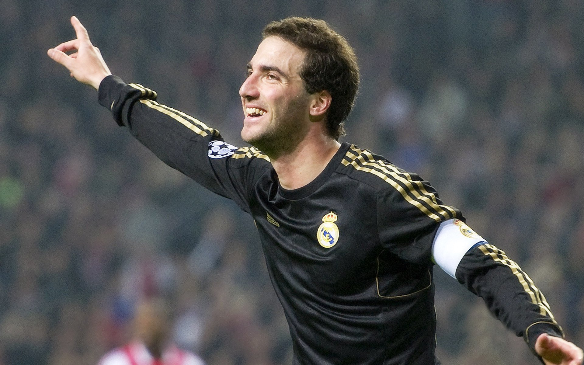 球迷自制“燃爆”短视频：最佳精彩瞬间你看过几个？，自创球员