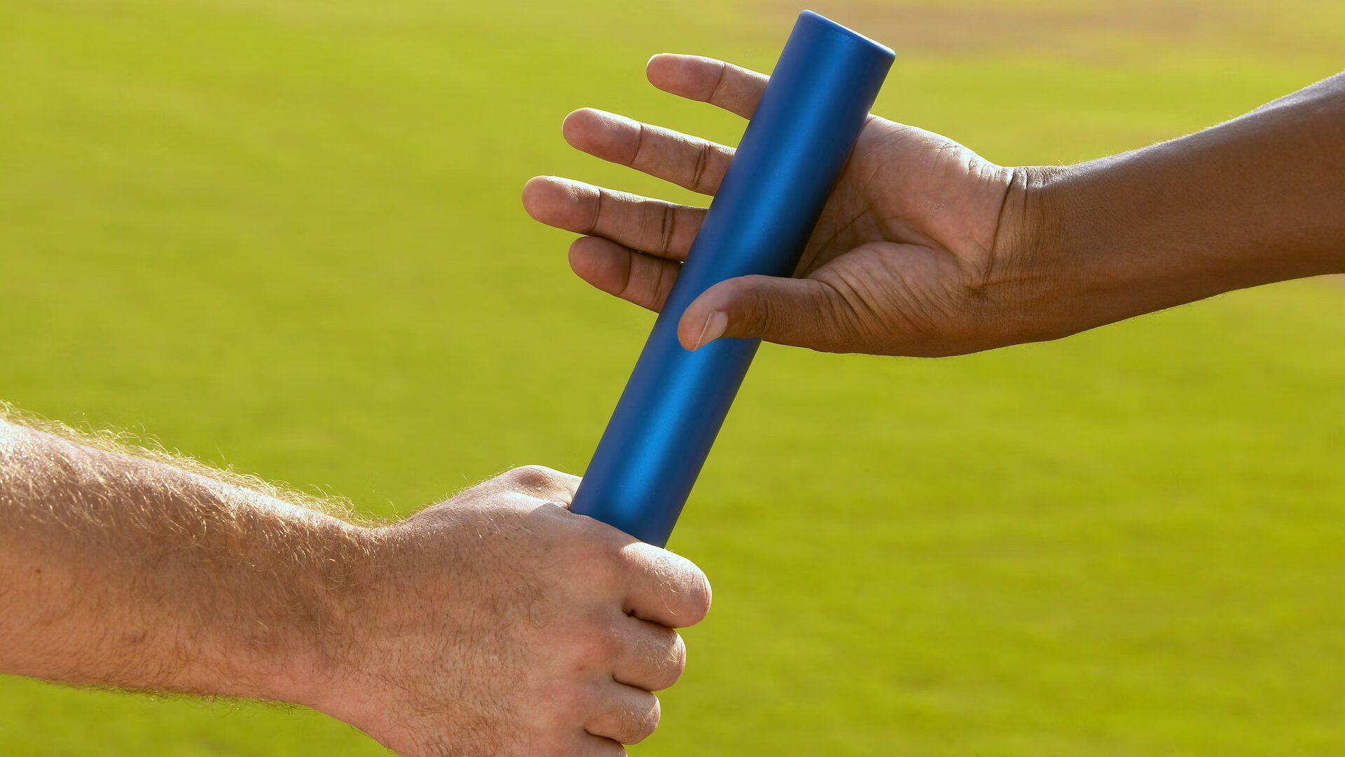 爱游戏app-球队斗魂：坚持到底的精神感人至深，球队精神是什么