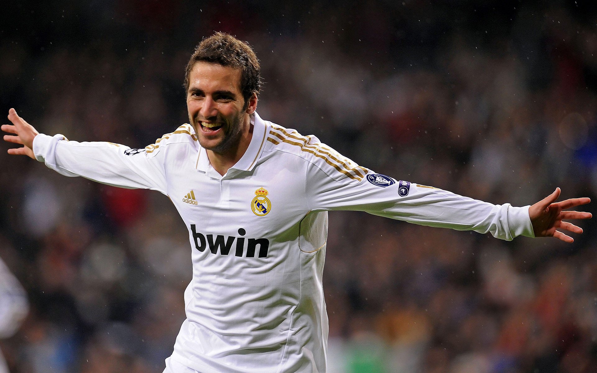 爱游戏大厅官网-费兰·托雷斯助攻火力全开，皇马在攻防两端渐入佳境，费兰托雷斯转会费